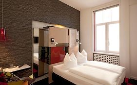 Hotel Cristall - Frankfurt City